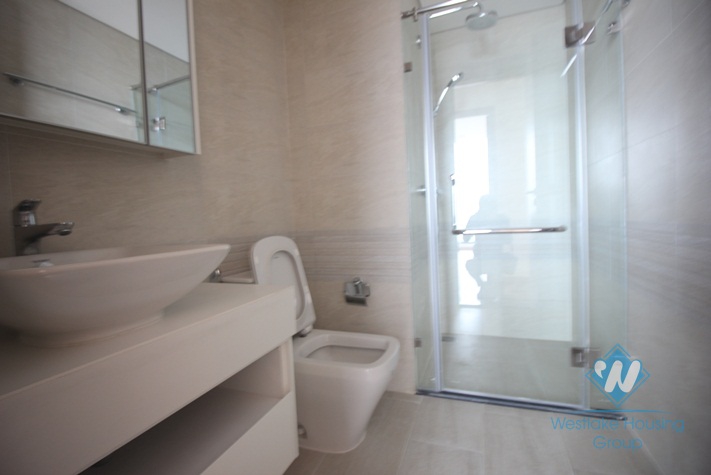 Waiting to be furnished four bedrooms apartment in Vinhome Metropolis, Ba Dinh district, Ha Noi
